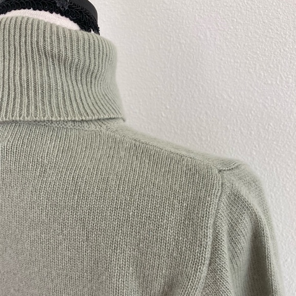 VINTAGE | Neiman Marcus Sage Green 💚 100% Cashmere Turtleneck Sweater sz. Small - Picture 5 of 6